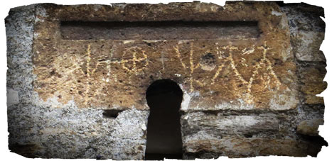 Petroglifos en el exterior del templo de Santiago de Peñalba